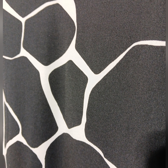 MSK EUC Black & White Giraffe Print Dress  w/ Red Hemline & Sleeve Bottom, Sz M - Picture 6 of 8